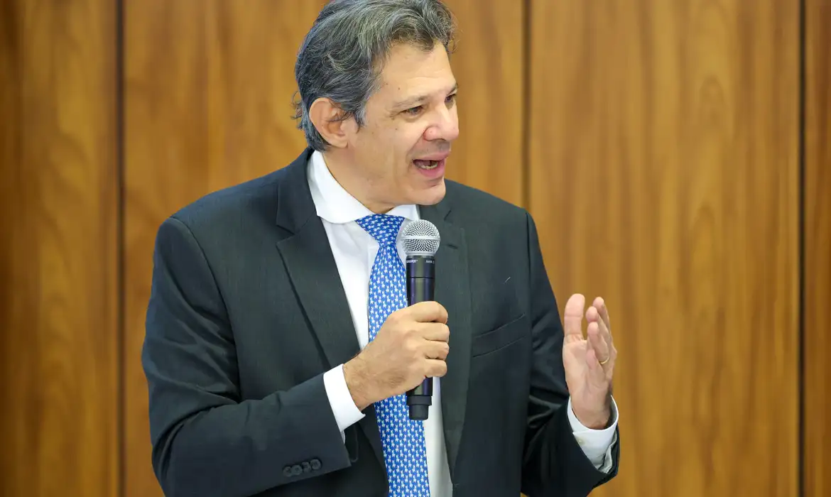 Isenção do IR será equivalente a um 14º salário, diz Haddad