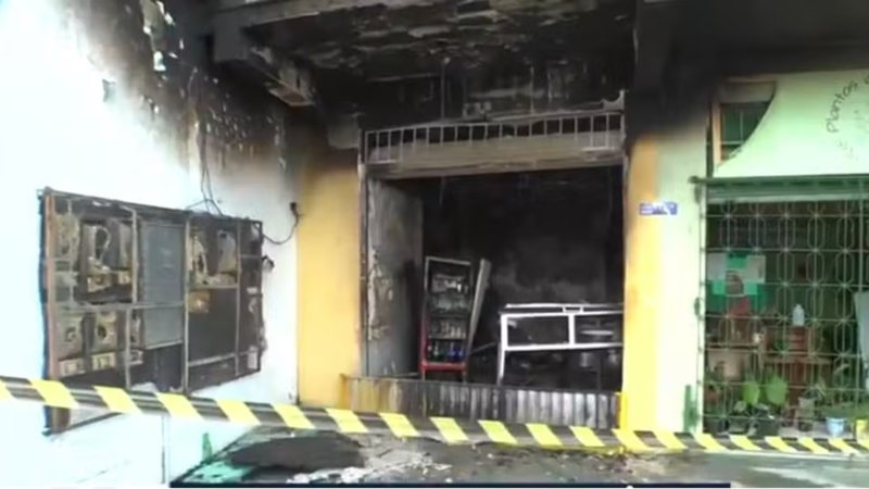 Incêndio atinge ponto de acarajé e uma pessoa fica ferida no subúrbio de Salvador