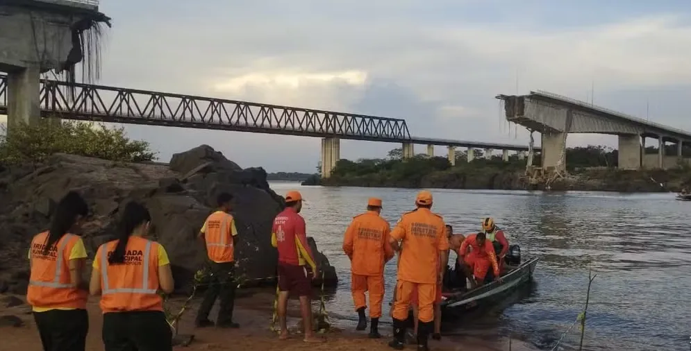 Caminhoneiro resgatado após queda de ponte é velado na Bahia