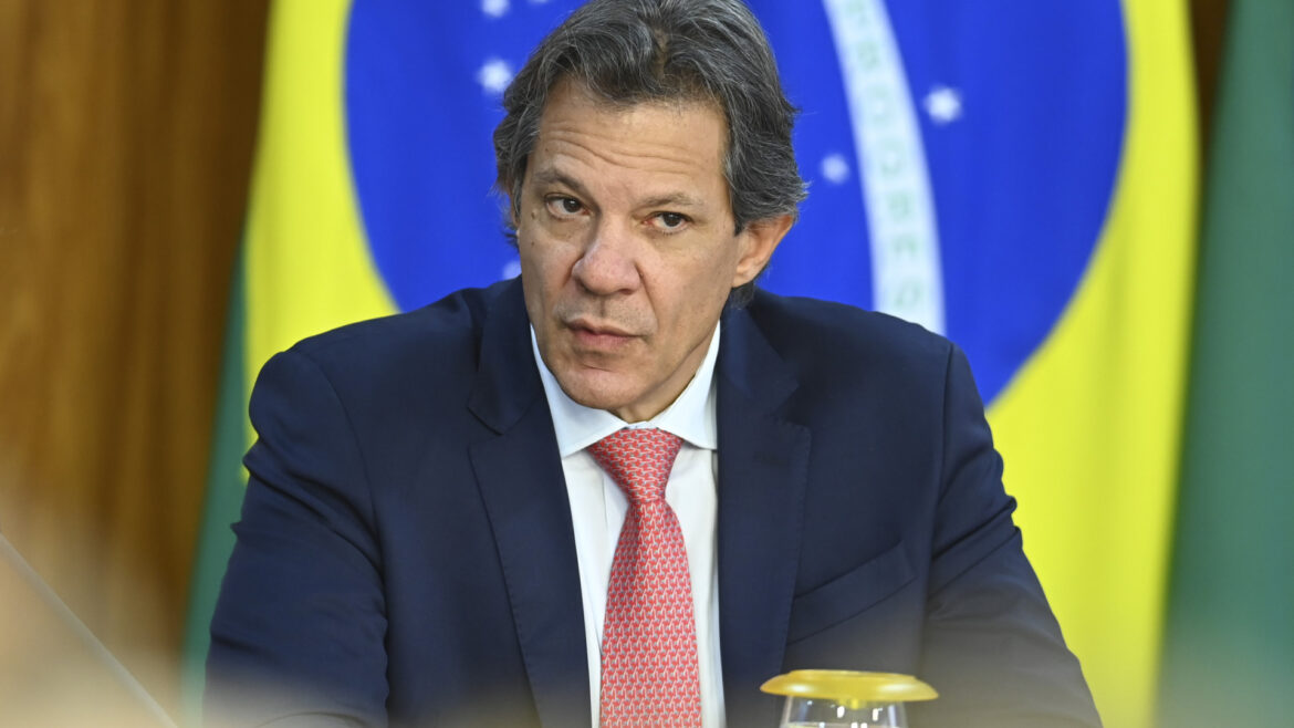 Haddad nega mudar câmbio para conter dólar