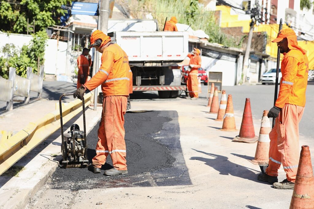 Salvador aplica mais de 15 mil toneladas de asfalto no 1º trimestre de 2025