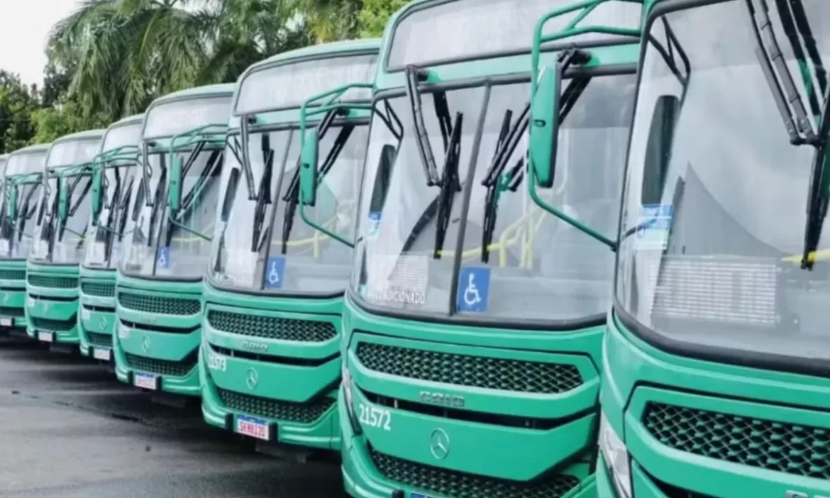 Empresa de ônibus de Salvador oferece mais de 100 vagas; confira