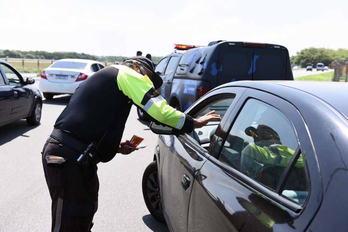 Fiscalização de transporte clandestino remove cerca de 500 veículos no primeiro semestre