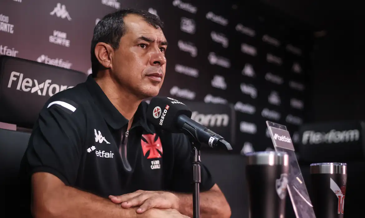 Vitória anuncia contratação do técnico Fabio Carille