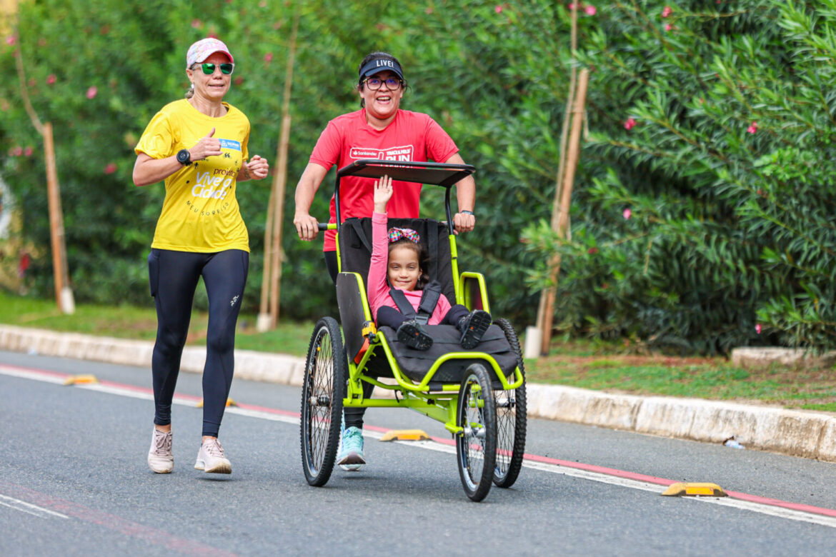 Viver a Cidade leva lazer e atividades físicas a pessoas com deficiência na Av. Magalhães Neto neste domingo (17)