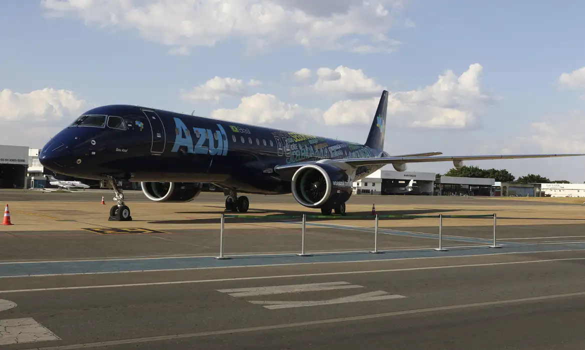 Azul encerra operações em 14 cidades