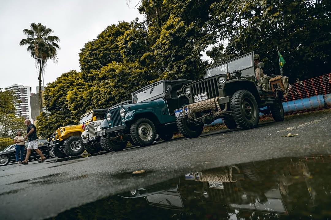 Encontro de carros antigos movimenta região da Barra neste domingo (28)