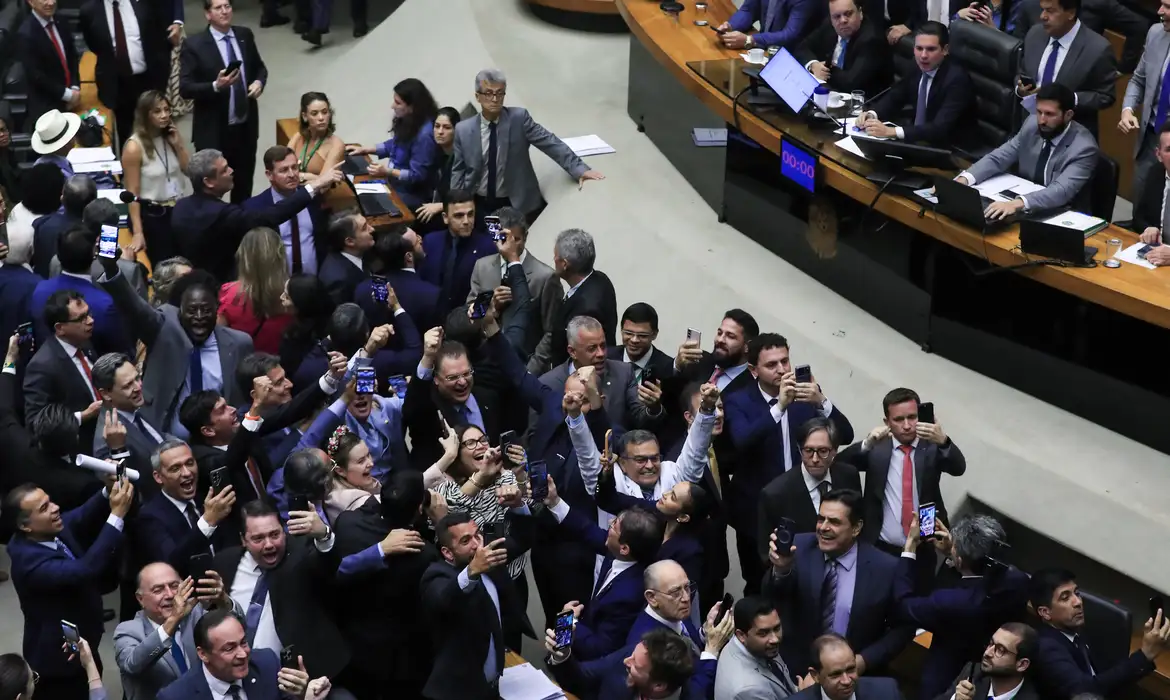 Câmara aprova retirada da MP alternativa ao IOF; texto caduca