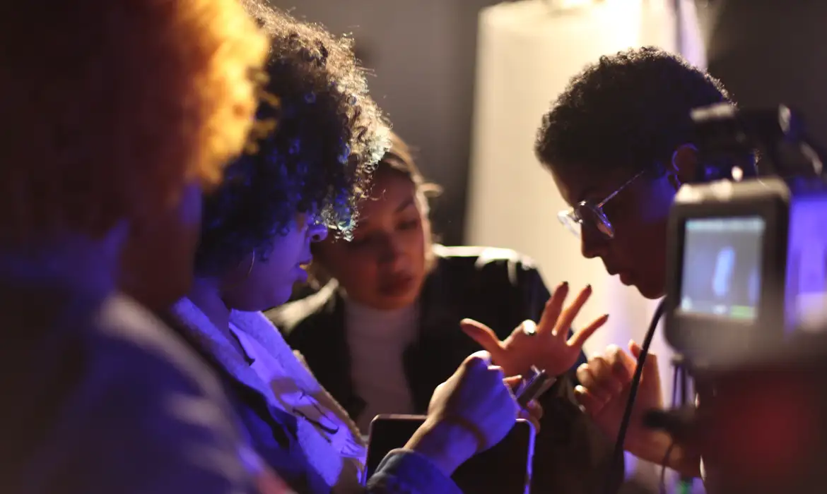 Projeto Meninas Negras na Ciência, da Fiocruz, tem inscrições abertas