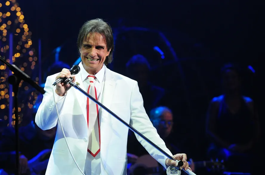 Bruno Reis anuncia show de Roberto Carlos durante programação de final de ano em Salvador