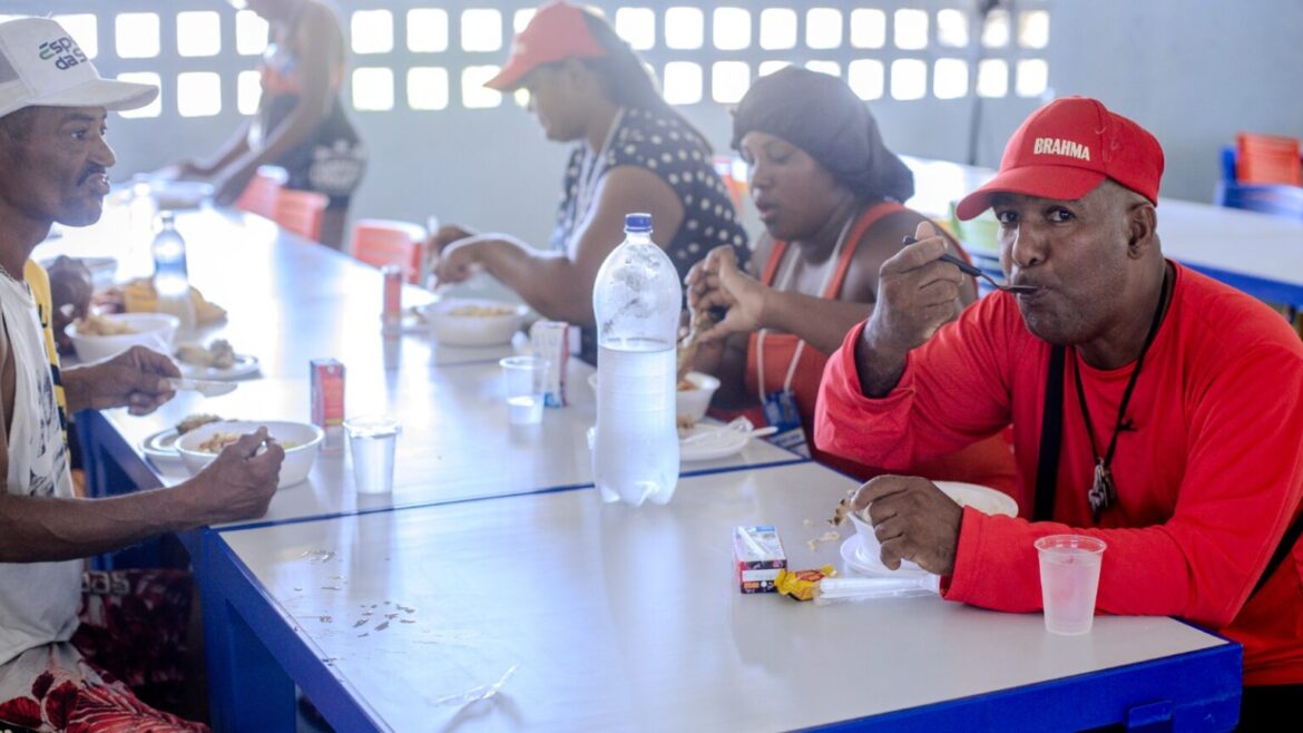 Ambulantes recebem almoço e passagens gratuitas para atuarem no Festival Virada Salvador 2026