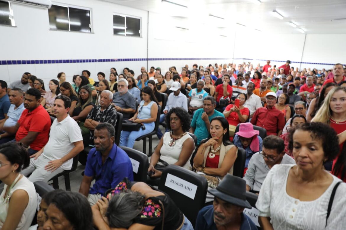 Governo da Bahia debate fortalecimento da cadeia do cacau em encontro com produtores em Ipiaú